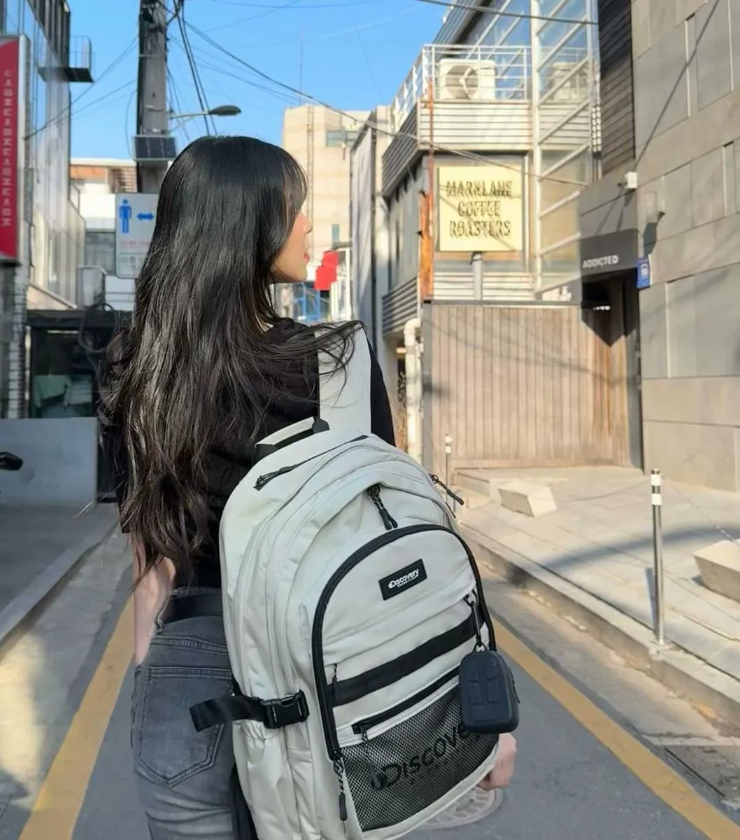 fromis_9INDIA's tweet photo. [🍯 jiheonnibaek] -Instagram Update-

#Ads 
@/discoveryexpedition_kr

Light and big storage space!
Get ready for the new semester with the Discovery Like Air Quantum backpack!

#DiscoveryBackpack #NewSemesterBag #Backpack #StudentBag

#백지헌 #BaekJiheon
#fromis_9 #프로미스나인 https://t.co/tKRvkhbC62