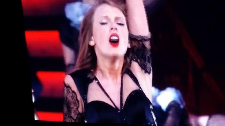 bleachxlla's tweet photo. Here are some of my photos from the Red Tour 9 years ago https://t.co/XtPKus6unI