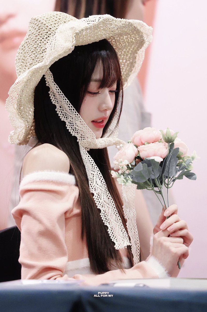 luvwy04's tweet photo. 여자력 너무 높아서 질식할 거 같음.. https://t.co/3cuyY2W44r