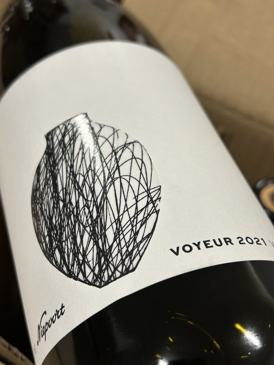 Niepoort Nat Cool Voyeur. Mistura de Vinhas Velhas do Douro com Estágio em Talhas de Barro. 
bit.ly/3u6GZUUm

@mercadodelicatessen #wine #idler #moment #blend #vineyard #bestwines #millesime #winelover #foodies #instawine #brandsofportugal @NiepoortWines