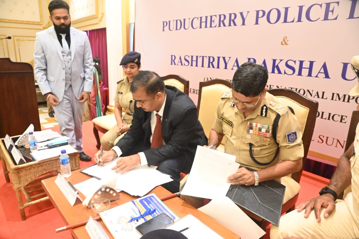 RakshaUni's tweet photo. Rashtriya Raksha University has formed a partnership with the Police Department Puducherry, involving the signing of a Memorandum of Understanding (MoU), an agreement on Affiliation, and the launch of the Mission Karmayogi programme. https://t.co/kO97zUn0Rs