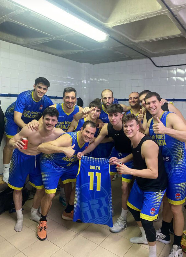 VeuAnoia's tweet photo. 🏀 Els vallencs cedeixen a Les Comes i els #igualadins sumen l’onzena victòria 👉https://t.co/5YPibmJ5dQ

🔵🟡 Dinovena jornada de la lliga #EBA en la que el CB Igualada rebia al CB valls, tercer classificat de la lliga amb només 4 derrotes en 18 partits. @CBIgualada https://t.co/tbMxzmTbQr