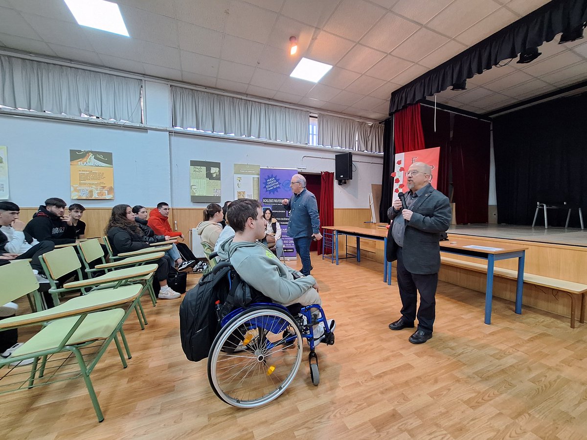 Aqui tenemos al maravilloso grupo de #comunicación #CyACartuja #reporterotuitero