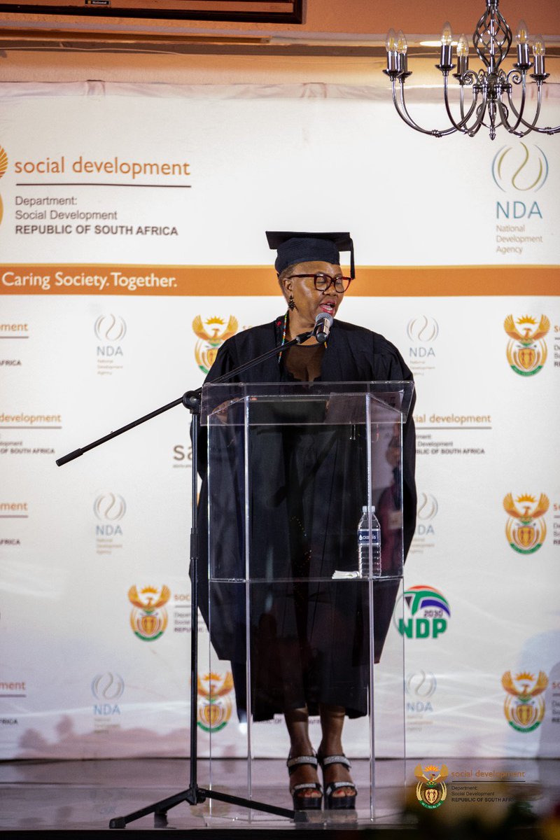 shiluvankuna's tweet photo. She delivered the best speech ever
#EducationTheOnlyEqualiser
#RPLGraduation https://t.co/kfQRWJiaSZ