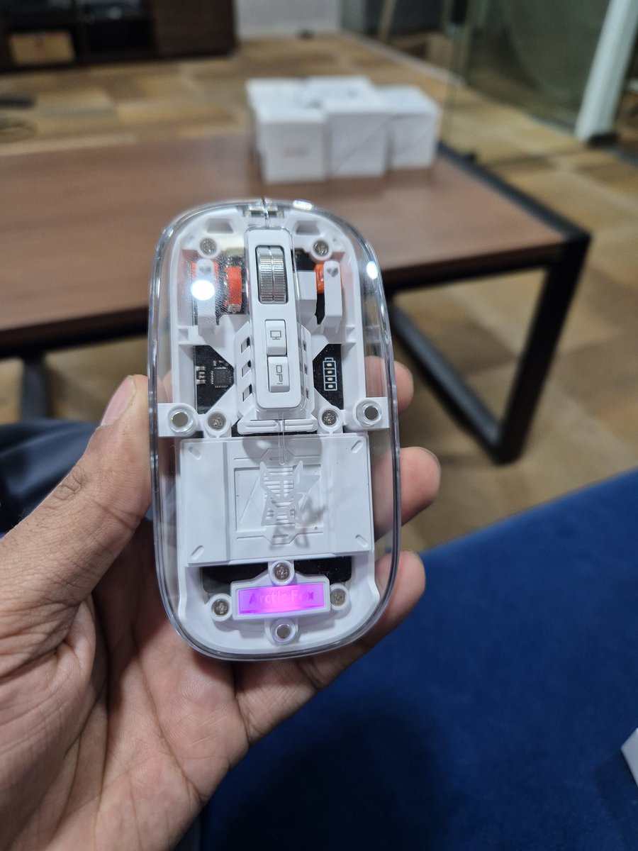 praaatiiik's tweet photo. Just got this TRANSPARENT MOUSE! Transparent and retro tech is back.. 

I have to say @nothing is responsibly for this flood of transparent gadgets. And I love it. Aesthetically this mouse is 10/10. https://t.co/AygkExJK9M