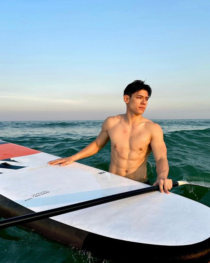 kusexyboy's tweet photo. “อยากโต้คลื่นจัง” 💚🏄🏻‍♂️🌊
-แก๊ป จักริน 
IG : gapjakarin 
#บริหารธุรกิจ #บัณฑิต #KU75 #KUSEXYBOY
#ศิษย์เก่าแซ่บต้องบอกต่อ #ggapjakarin
#gapjakarin #thesignลางสังหรณ์ https://t.co/2IYmUCgOFN