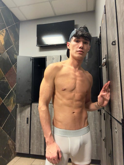 What u lookin at, bro? https://t.co/deWc54CPFL