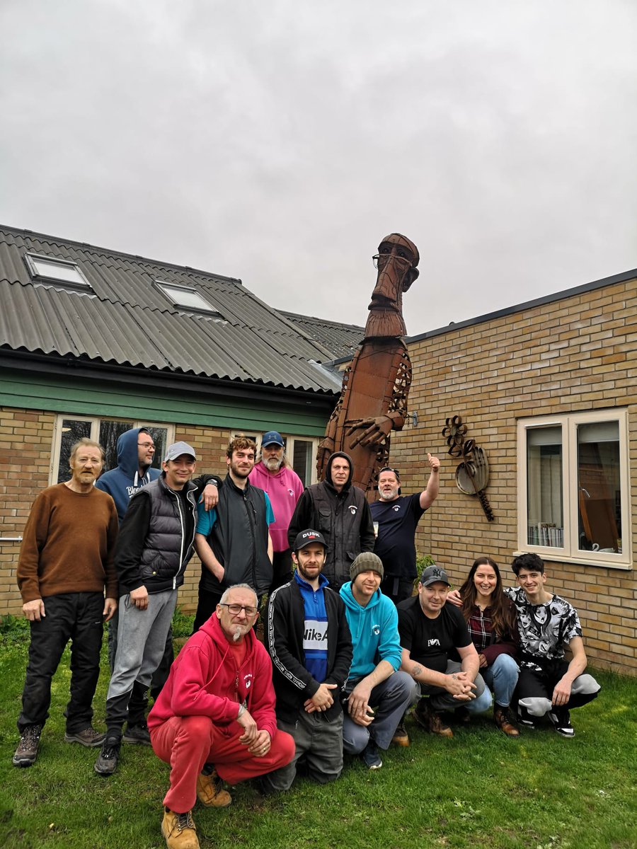 What a team effort! 🙌 Yesterday a group of companions packed up over £3000 worth of furniture, bric-a-brac and homeware to send to Emmaus Romania's, Satu Mare community! Learn more about Emmaus Satu Mare and the work they do in our latest blog post: bit.ly/3I66atN