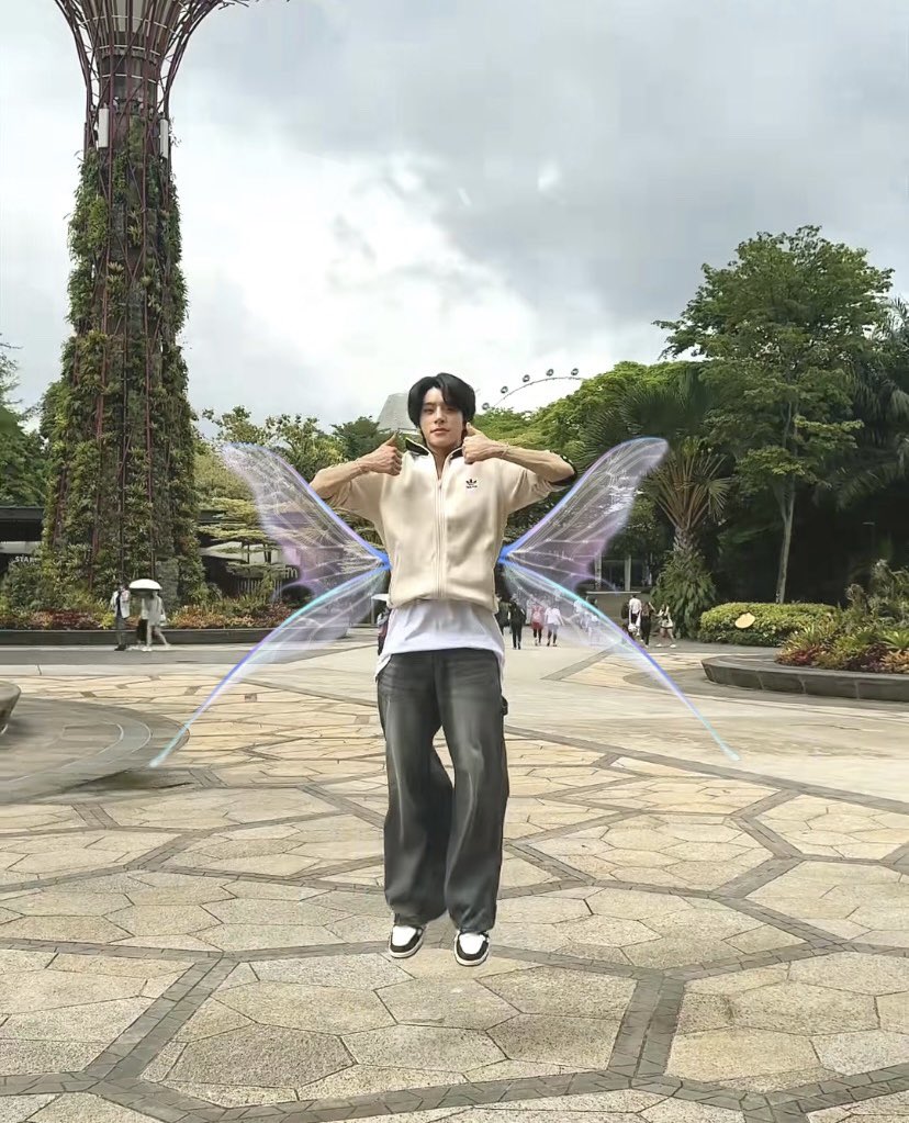 fforeshadowfate's tweet photo. She was a fairy 🧚✨✨ https://t.co/qhT3omZj5Q