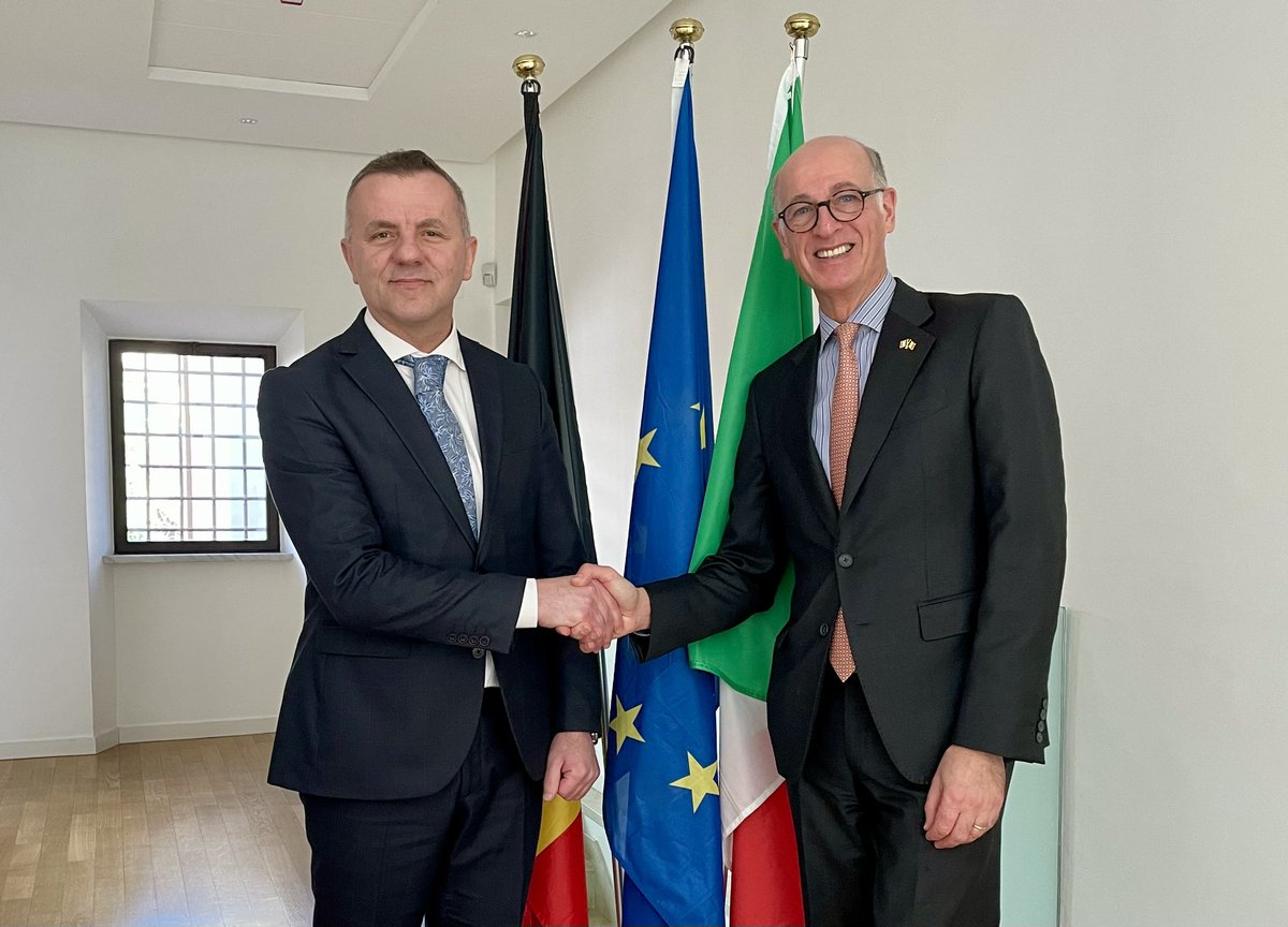 🇪🇺🇧🇪🇲🇰 Un piacere ospitare il collega Ambasciatore della Macedonia del Nord <a href="/MemediVesel/">Vesel Memedi</a> per uno scambio amichevole su temi internazionali di attualità e sulle priorità del semestre europeo belga #EU2024BE

Condividiamo gli stessi valori democratici!

<a href="/BelgiumRome/">Belgium in Rome</a> @EU2024BE #UE