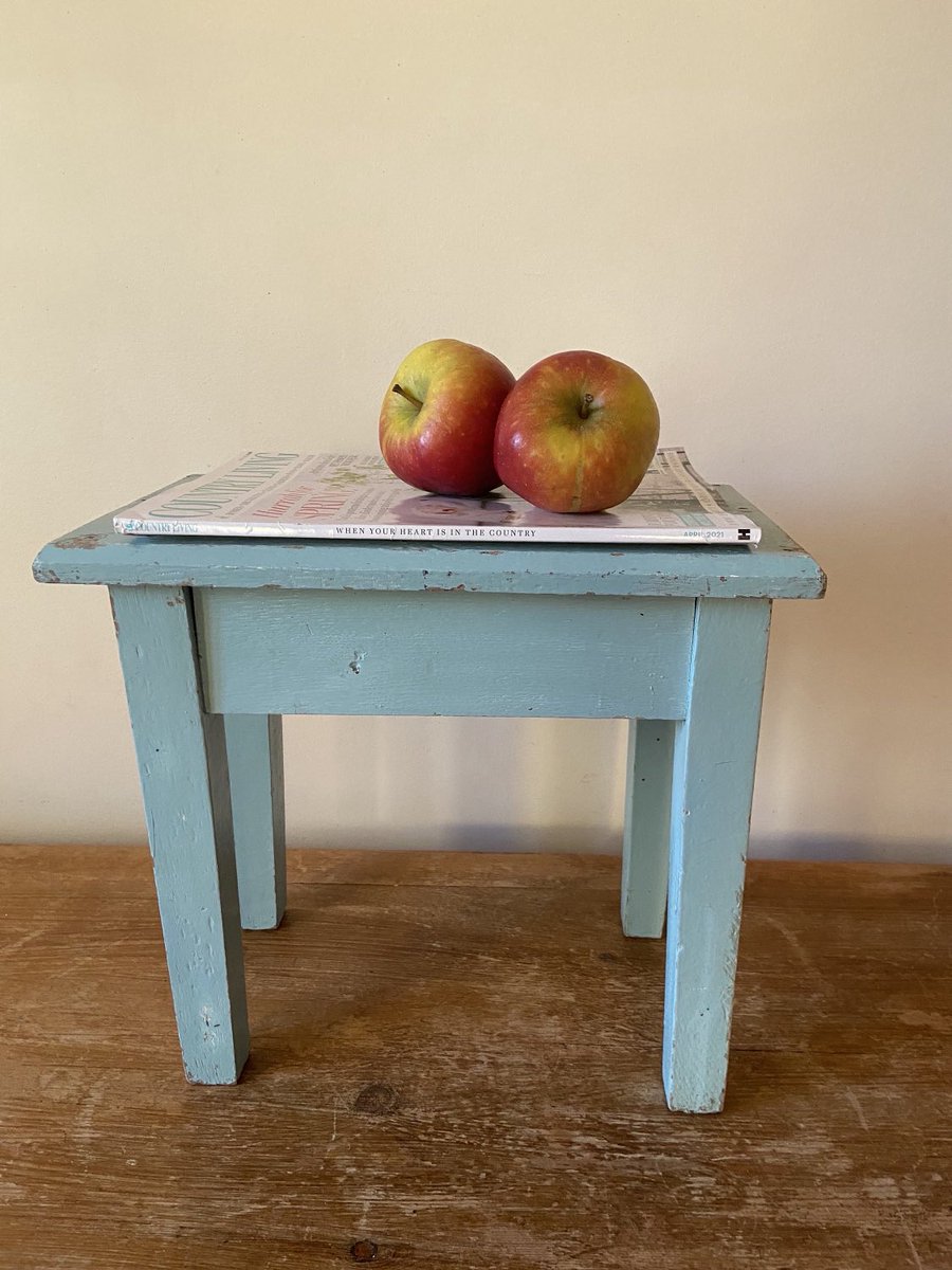 51_interiors's tweet image. Sweet unique chippy paint stool. Love this shade of blue. #chippypaint #paintedstool #etsyvintageshop #vintagestool