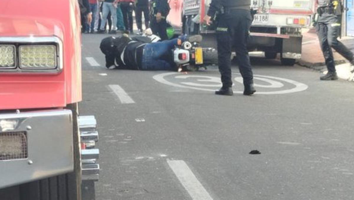 FullGasscol's tweet photo. Nuevo robo en Bogotá!! Que mierda cómo está de insegura la ciudad!! Eso toca es comenzar a acabar de raíz el problema !! Como lo haría usted? Los leo pichurrias !! https://t.co/VzlvvlQB68