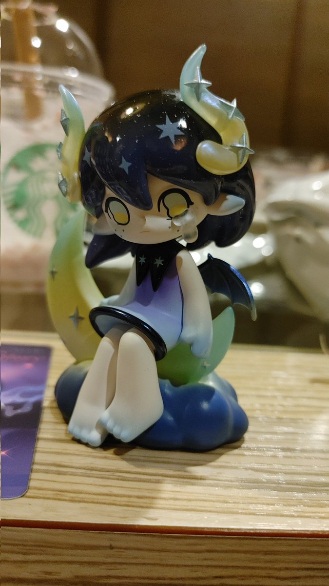 eru_rogu's tweet image. 見た目が気に入ったフィギュア♪
欲しいと思った子が当たりました😊
触れたら、全部ほしくなりました(笑)
#AZURA
#FantasyNature
#星空