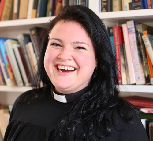 Introducing Rev'd Dr Mel Marshall, chaplain of @BalliolOxford and Associate Priest @marymagsoxford Mthr Mel is one of the most engaging speakers in the catholic tradition in the @churchofengland today! She will be speaking on 'the Catholic life' on Saturday 27th April at 2pm 1/3