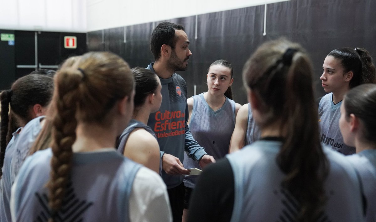 LAlqueriaVBC's tweet photo. ¡Así ha sido la segunda jornada del año de L’Alqueria Coach Experience con Nacho Palmero! 😊🏀

📰 Toda la información e inscripciones para las próximas jornadas, aquí 👇
https://t.co/kAHIjXzIcr https://t.co/61SmA0Np75