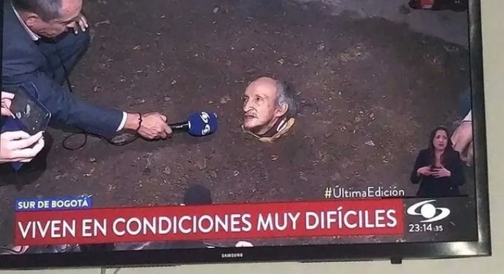 EzeSimon's tweet photo. Mira si estará quebrado el país que soñe que cobraba mi sueldo otra vez. Éramos tan pobres. https://t.co/JdLUxh66r7