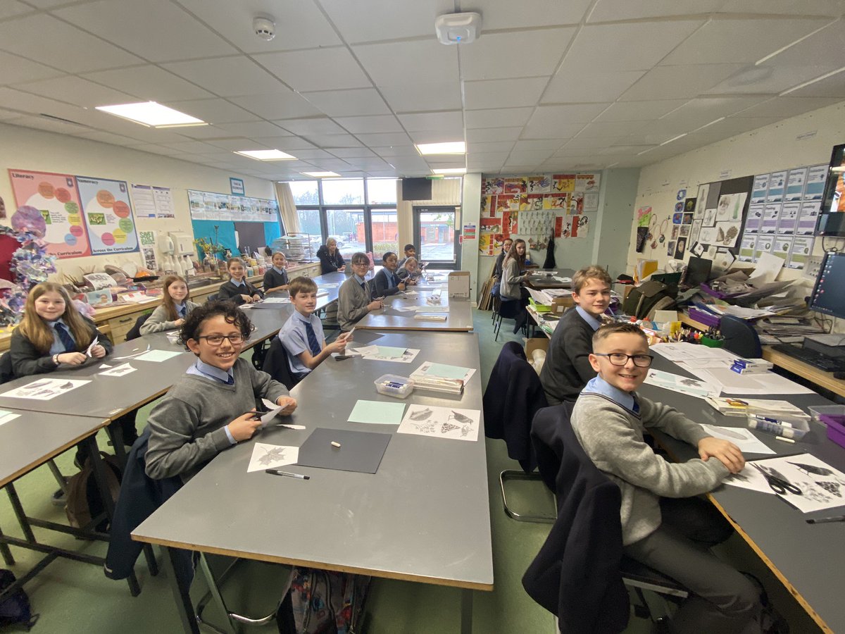 More p7’s from @StJosephsERC enjoying their visit to the Art and Design Department today @stninianshigh 🖼️ 🎨