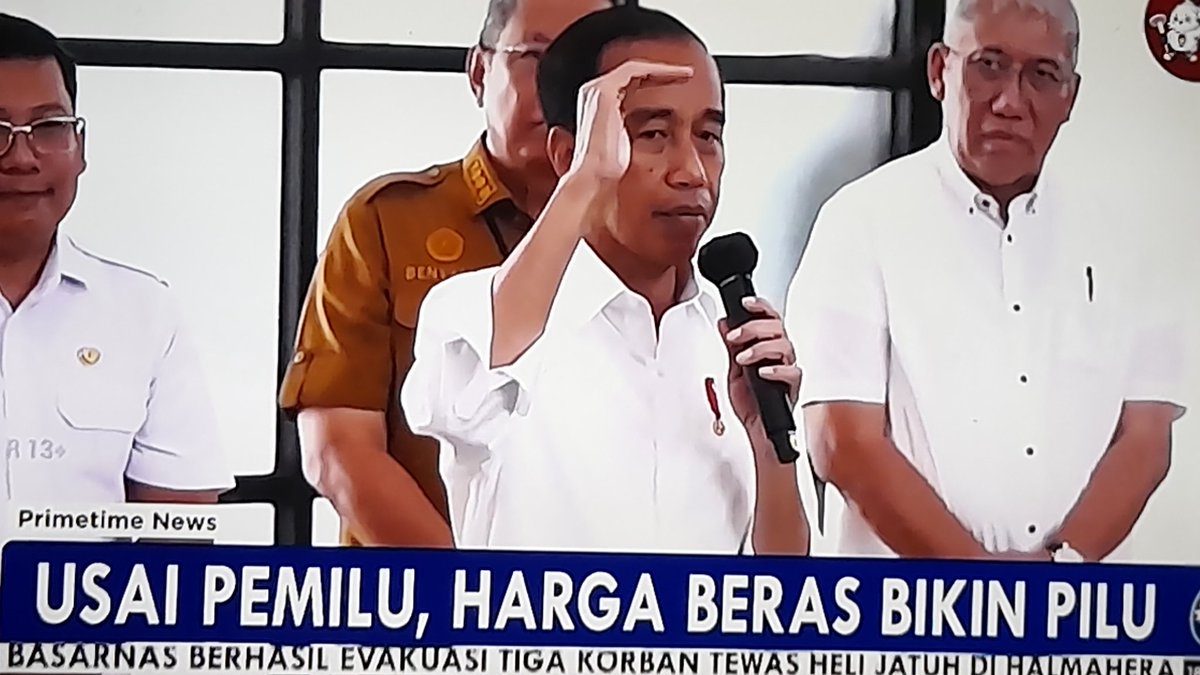 Pak Presiden: 'Knp pemerintah beri bansos 10 kg/bln dr Jan-Jun..? Krn harga beras naik. Ini jg terjadi di negara2 lain..' Bentar Bos.. Naiknya harga beras itu terjadi setelah Bansos beras Januari turun. Emang Bansos beras Pemerintah bisa semendadak itu..? Jujur mahal..