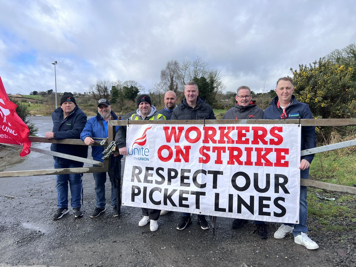 UniteunionNI's tweet photo. Workers from Pritchitt’s in Newtownards out on the picket line this morning for a cost of living pay increase ✊✊#JobsPayConditions https://t.co/5SMeRjNnOw