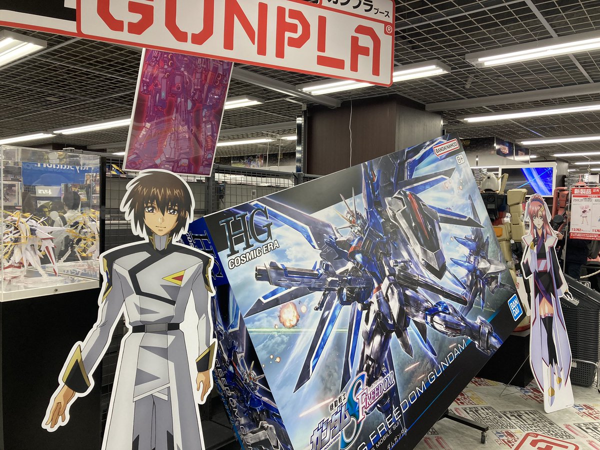 gunplaF91's tweet photo. 池袋ヤマダ電機のガンプラコーナーに来ました。
広い！品揃えがすごい！ https://t.co/x7vjsy6aAa