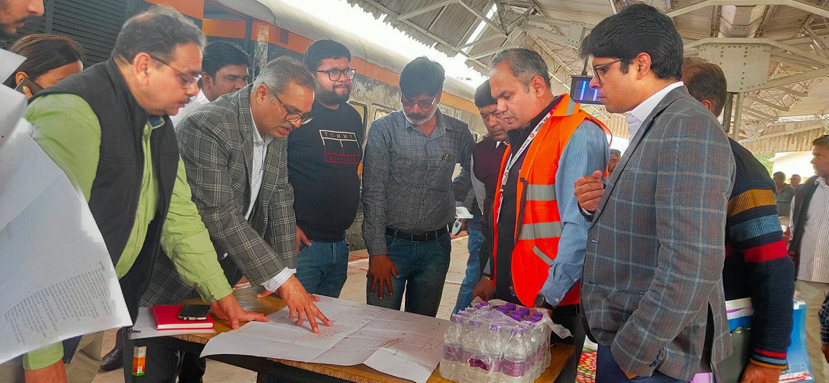drm_lko's tweet photo. Shri S M Sharma, DRM/LKO, conducted a thorough examination of #Takia station to assess the progress made under the #Amrit_Bharat_Station_Scheme.This initiative seeks to revamp railway facilities &amp; improve passenger services at Takia station, contributing to a comfortable travel. https://t.co/vZBqNVjlQm