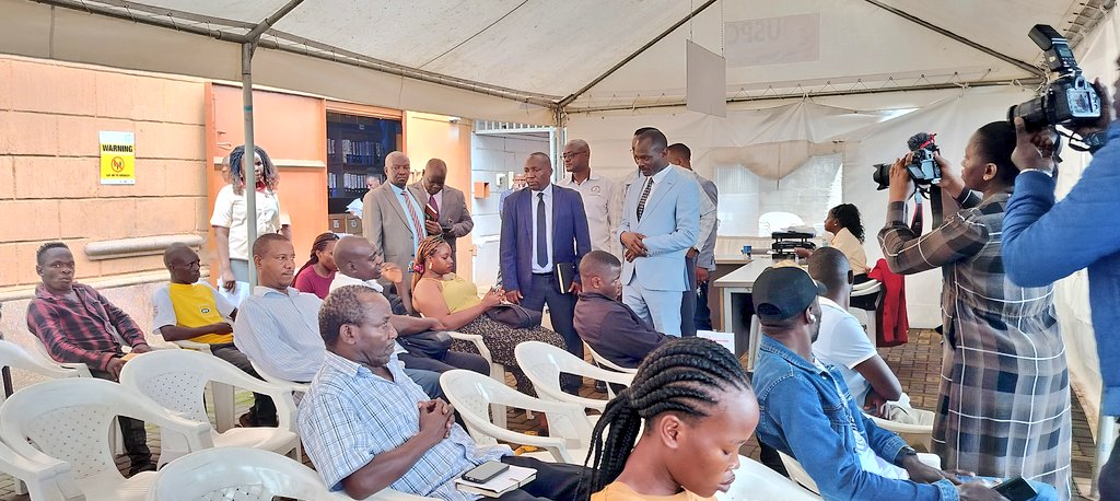 @HonByamukama, the State Minister for Transport has visited the @UDLSOfficial facility this morning to personally renew his Driving License and inspect the facility and the quality of services being offered. @katushabew2 @GCICUganda