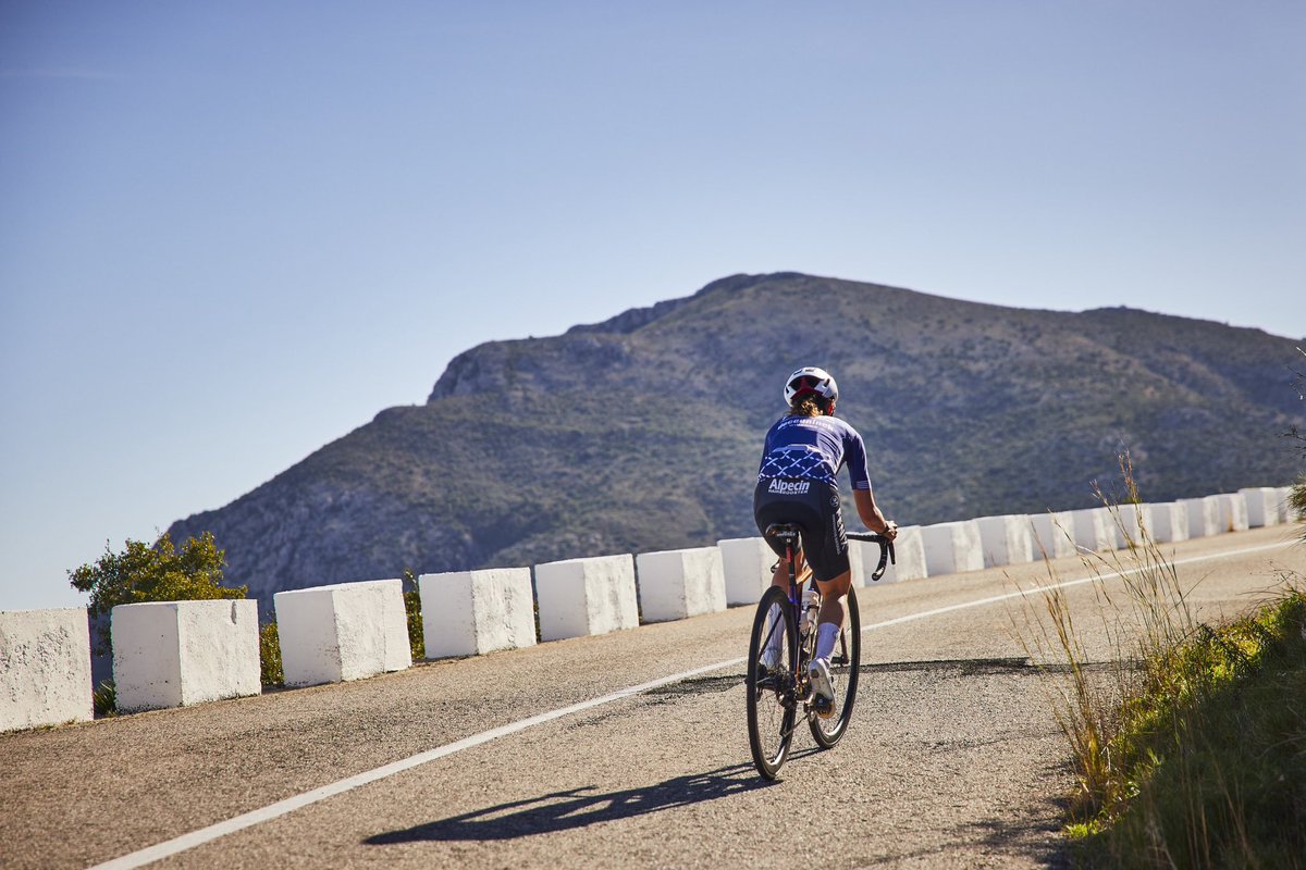 Climbing efforts 📈

#FenixDeceuninck | 📷 <a href="/facepeeters/">Facepeeters</a>