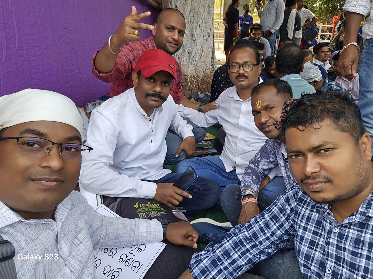 DistrictVaw's tweet photo. 2nd day strike at bhubaneswar.  We want our genuine demand to be fulfilled 
#6yearcount
#cadrerestructure
#designationchange
Our humble request to government please fulfill our genuine demand..

@arvindpadhee 
@CMO_Odisha 
@MoSarkar5T 
@odvawlvawunion 
@kanak_news 
@otvkhabar https://t.co/IjdAZQPFHo