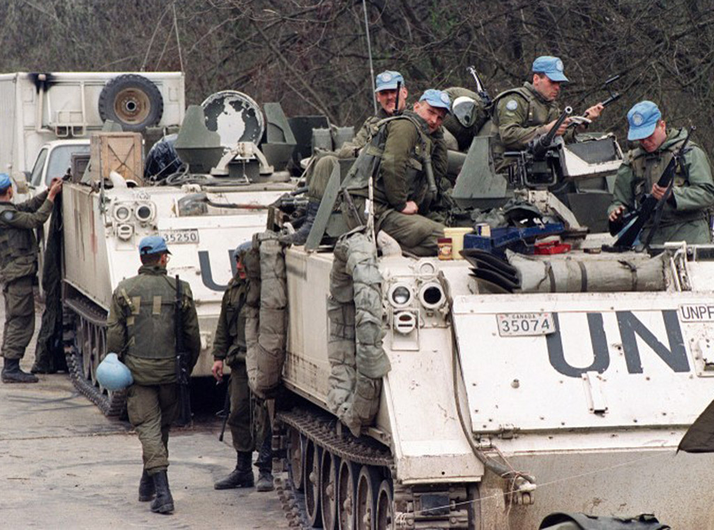 mariobianchi18's tweet image. Il #21febbraio 1992 accogliendo il piano messo a punto dall’americano Cyrus Vance, il Consiglio di Sicurezza delle Nazioni Unite istituisce l’#UNPROFOR, la Forza di Protezione per la ex Jugoslavia, dando inizio alla più imponente e costosa operazione di caschi blu della storia.