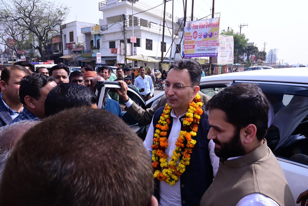 JitinPrasada's tweet photo. लखीमपुर का स्नेह🙏

मा. विधायक गोला श्री @amanarvindgiri जी के साथ में आए सभी पार्टी कार्यकर्ताओं, पदाधिकारियों एवं क्षेत्र की सम्मानित जनता का हार्दिक आभार एवं धन्यवाद !

@narendramodi @myogiadityanath @CMOfficeUP @BJP4UP @BJP4India https://t.co/giSt7vMo5r