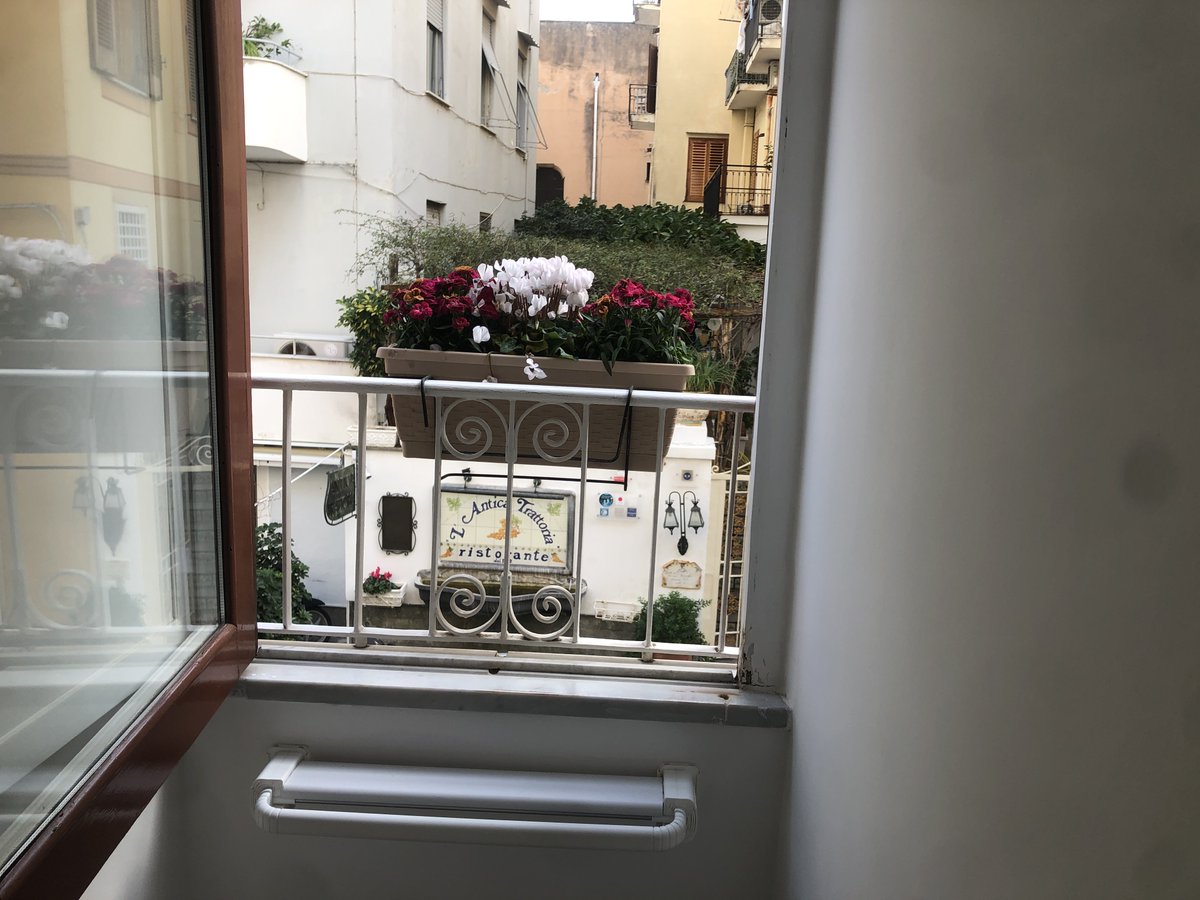 ErkaniSuite's tweet photo. New table and chairs, new flowers, ....ready for the new season.
https://t.co/S9Xe5JhEBW https://t.co/3ACLZhjMae