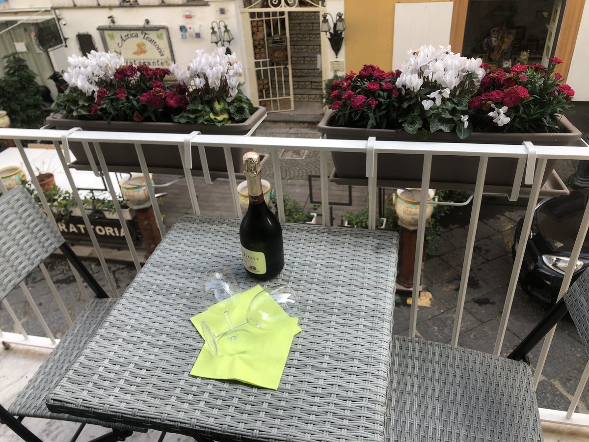 ErkaniSuite's tweet photo. New table and chairs, new flowers, ....ready for the new season.
https://t.co/S9Xe5JhEBW https://t.co/3ACLZhjMae