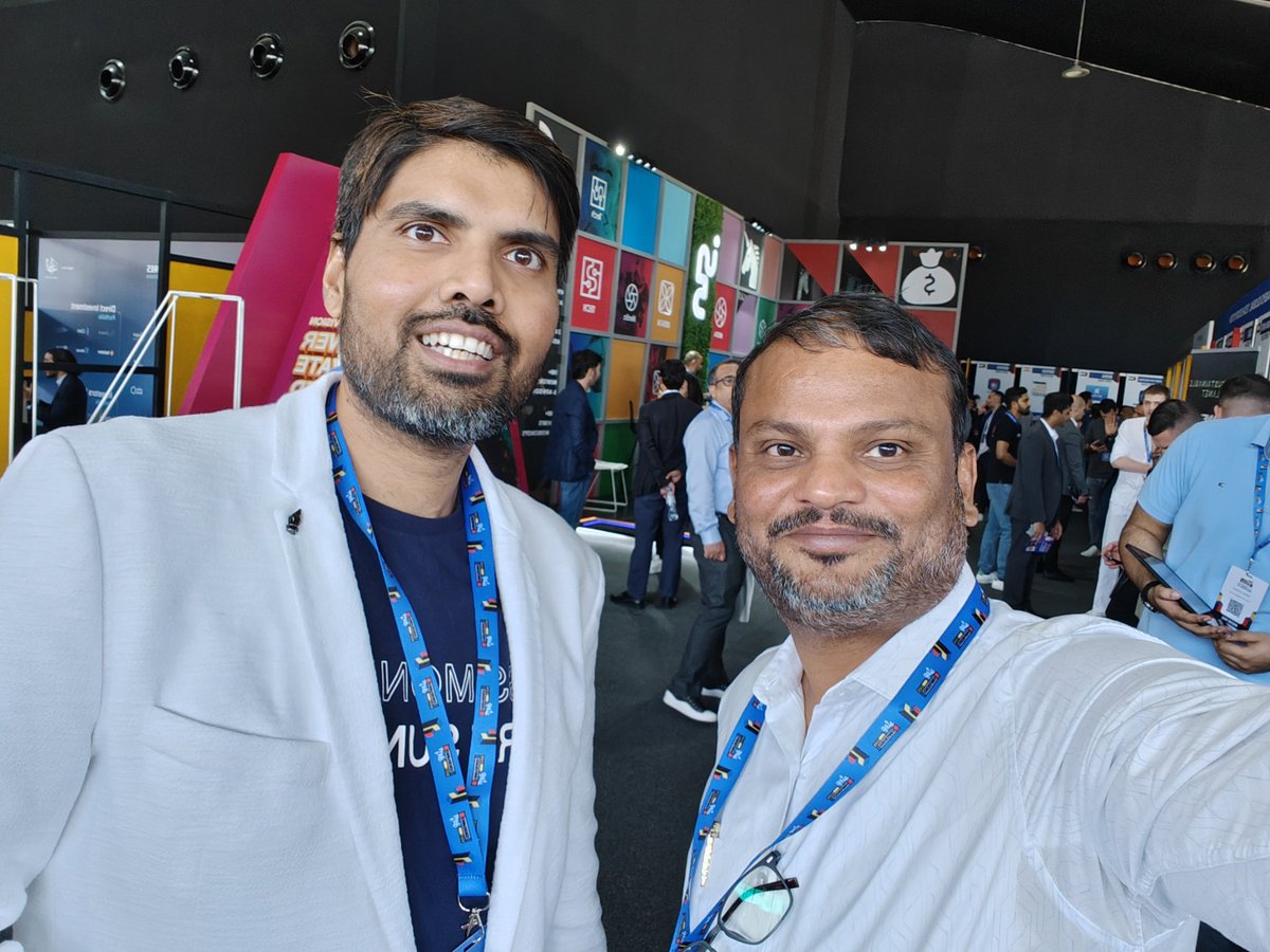 KesavaReddy's tweet image. Great meeting Arshad, the largest AI community creator in UAE, at the STEP conference! Excited for future possibilities. #AI #STEPConference