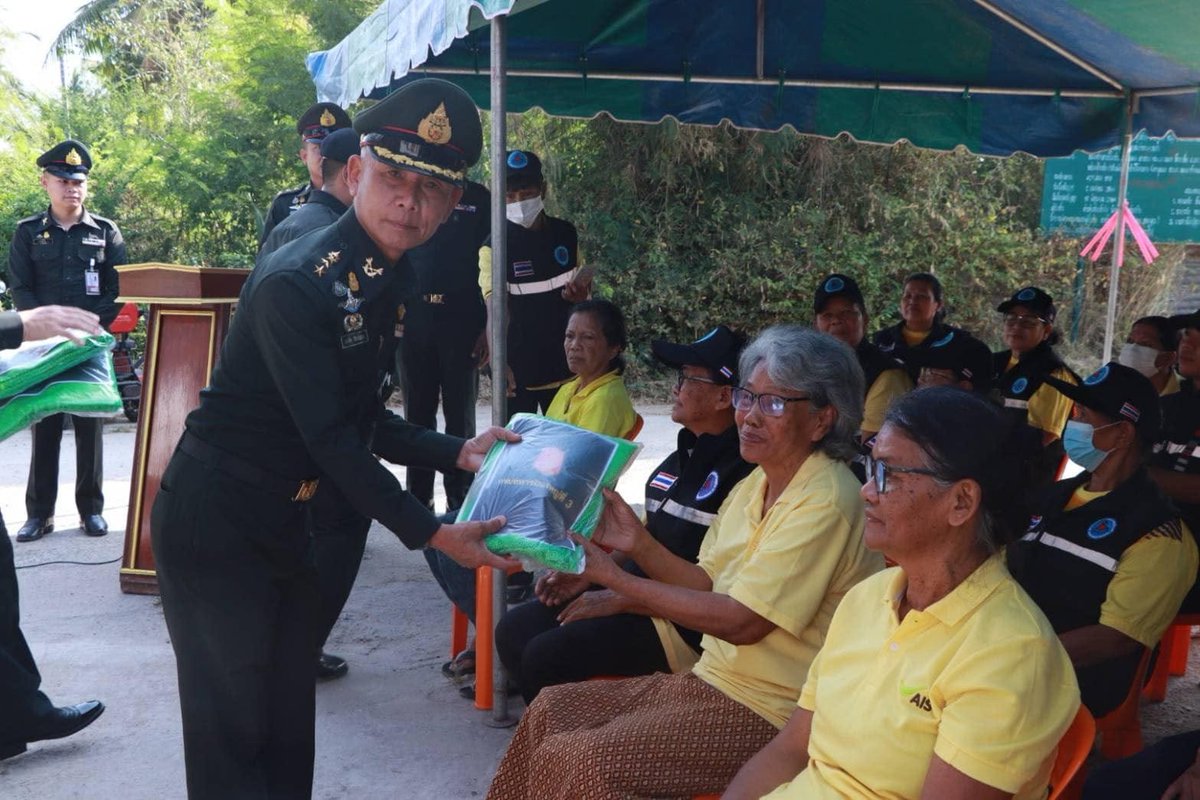 army2pr's tweet photo. กองพันทหารปืนใหญ่ที่ 103 กรมทหารปืนใหญ่ที่ 3 ดำเนินการมอบบ้านให้กับ พลทหาร กฤษฎิ์ เยี่ยมในเมือง ทหารกองประจำการของหน่วย ผลัด 2 ประจำปี 2566 ตามโครงการการ “ทบ.ซ่อมบ้านทั่วไทย เทิดไท ปีมหามงคล” ในพื้นที่ ต.พะเนา อ.เมือง จ.นครราชสีมา
#น้องคนเล็ก #Bootcamp66 #พลทหาร https://t.co/qcc4BrUAgz