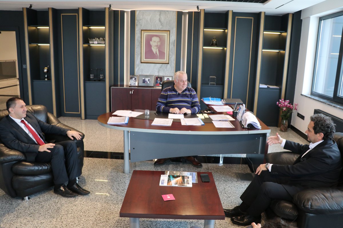ASO1OSBkurumsal's tweet photo. ASO 1.OSB Üyesi Endumak Makine Sanayi firmasının “İşyeri Açma ve Çalışma Ruhsatı ” ASO 1.OSB  Yönetim Kurulu Üyesi Serdar Tütek tarafından firmanın yetkilisi Zafer Özer'e teslim edildi. Ruhsatın işletmeye hayırlı olmasını diliyor, başarılarının devamını diliyoruz. https://t.co/AC6FioF5iE