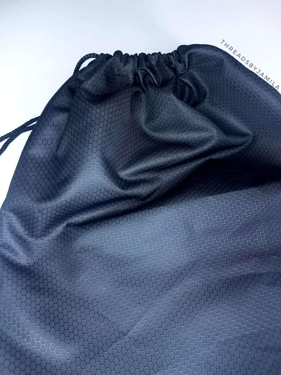 ThreadsbyJamila's tweet photo. Do you need a very light yet strong bag? 

This drawstring bag is the perfect one for  you. It comes with an inner pocket with zip to keep all your essentials safe  

Fabric is waterproof 

Price: 3,500
Location: Lagos/Ogun
NATIONWIDE DELIVERY https://t.co/AEJLRn4yBE