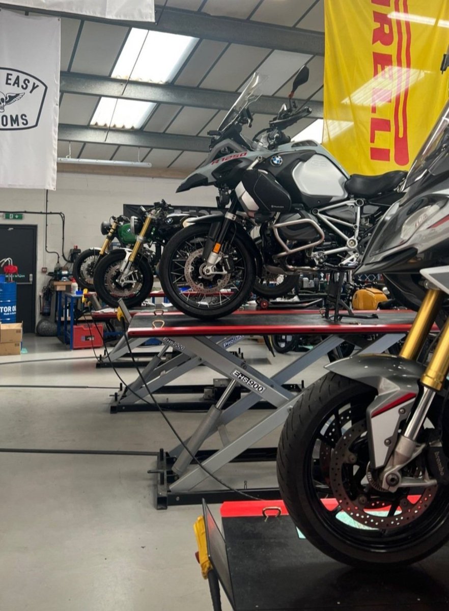 Workshop Wednesday: We thought we'd share a few pictures of our different lifts in different workshops 🧰 It doesn't matter if it's our MGE50, EHS500 or EHS900 you're getting 100% <a href="/ProBikeUK/">ProBike UK</a> quality 👊🏻 We're massive fans of the Kawasaki green 🔧🟩 #ProBike #greenteam #Lifts