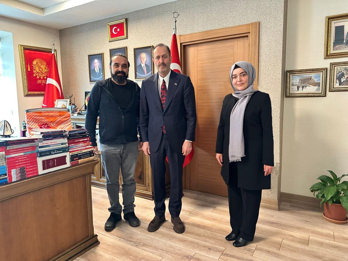 YardHizPlatform's tweet photo. Yardımcı Hizmetler Sınıfı Platformu ve Savdes-Sen Ankara 5 Nolu Şube Başkanlığı olarak 140.000 #YardımcıHizmetlerSınıfı çalışanı adına yine sahadaydık.

@MHP_Bilgi Genel Başkan Yardımcısı ve İstanbul MV Sayın @ifarukaksu, Genel Sekreter Yardımcısı ve İzmir MV Sayın @TmrOsmanagaoglu ile görüşerek sorunlarımızı ve taleplerimizi bir kez daha ilettik.

Konunun “Çözülmesi gereken bir mesele” olduğuna dair herkesin hemfikir olduğunu ve konunun takipçisi olduklarını aktaran Kıymetli Vekillerimize tüm arkadaşlarımız adına minnetimizi ifade ederken; emeklerimizin ve güvenimizin de emanetleri olduğunu yineliyoruz.

Ayrıca #YardımcıHizmetlerSınıfı sorununun en büyük sahiplenicisi @savdessendikasi’na, verdikleri maddi manevi destek ve emek için bir kez daha teşekkür ediyoruz.

#YardımcıHizmetlerSınıfı’nın kaldırılması; çalışanlarının söz verildiği gibi eğitimlerine uygun kadrolara aktarılması için verdiğimiz mücadele devam edecek.

@RTErdogan
@dbdevletbahceli
@ErbakanFatih 
@_cevdetyilmaz
@Mahi_Nur
@isikhanvedat
@mehmetozhaseki
@yilmaztunc
@leylasahinusta
@AliYerlikaya
@Yusuf__Tekin
@yavuzatar
@aselimkoroglu
@mustafaakis
@oktay_saral
@cemilertem
@mehmetucum
@Y_Akdogan
@drsoysal
@farukozcelikgsb
@drhasansert
@Hayati_Yazici
@mkulunk
@belginuygur10
@hasandogan
@TugrulTurkes 
@ifarukaksu
@MKalayci42
@yasaryldrmMHP
@erkanakcay45
@sadirdurmaz
@TmrOsmanagaoglu
@buyukataman
@YildizFeti
@KarakayaMevlut
@M_BilalAydin
@MemurSenKonf
@_aliyalcin_
@BuroMemurSen_
@yusufyazgan37
@Kamu_Sen
@OnderKahveci
@TalipGeylan06
@TurkBuroSenGM
@TurkesGuney