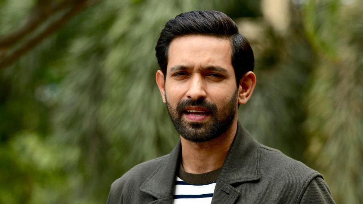 NewsAlgebraIND's tweet photo. BIG BREAKING NEWS 🚨 12th Fail Actor Vikrant Massey apologizes to Hindu community after his old Anti Hindu tweet over rape cases go viral.

His tweet from 2018 had mocked Hindu Goddess Maa Sita.

Now he said "It was never my intention to hurt, malign or disrespect the Hindu community."