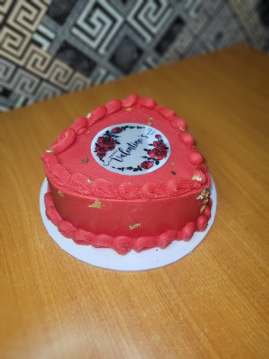 NiyyahC's tweet photo. This time last week i was delivering Val cakes to clients &amp; getting great reviews 😊. 

Thank you so much for the likes &amp; Rts, i appreciate it so much &amp; i don't take it for granted🙏. 

We're available to take your cake orders, pls send a DM or use the link in Bio to contact us. https://t.co/jBUwQRC8ls