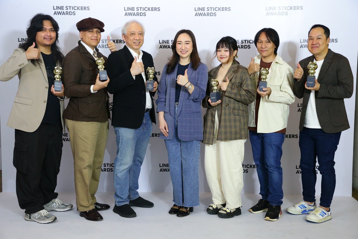 otpcnews's tweet photo. LINE STICKERS ประกาศรางวัลผลงานสติกเกอร์และคาแรคเตอร์ยอดเยี่ยมแห่งปี ในงาน LINE STICKERS AWARDS 2023
https://t.co/JYiPrXiDxz
#LINESTICKERS
#LINESTCKERSAWARDS2023
#ppnaravit #Beamoilchannel #ManSuang https://t.co/2LylsT5pIJ