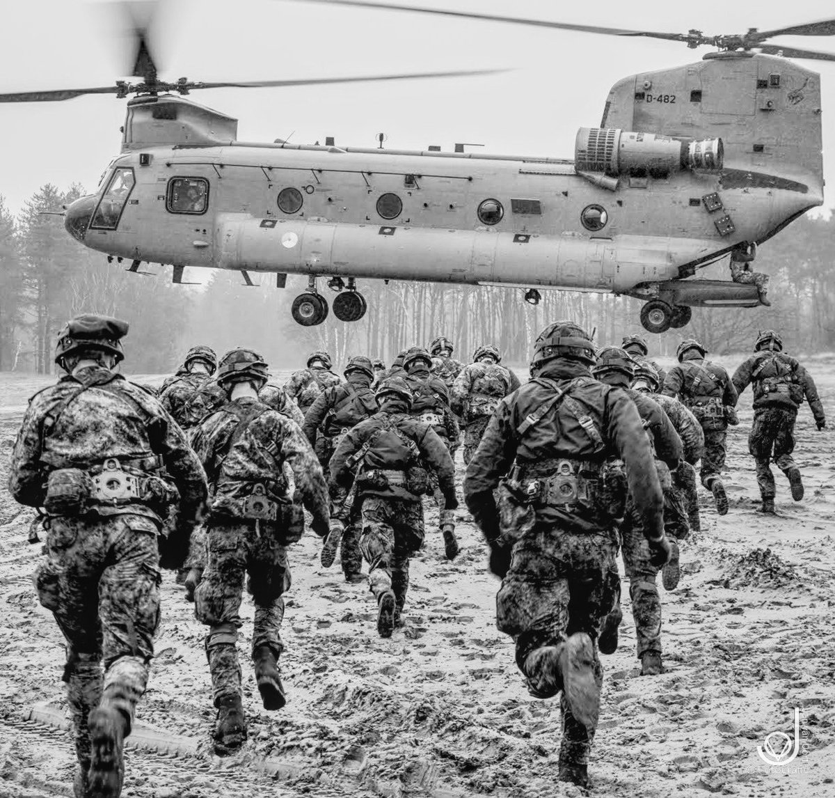 janvanoort's tweet photo. @MennoSwart @dhcluchtmacht @Defensie @Kon_Luchtmacht @Boeing @BoeingDefense @MicHighClub @korpsmariniers Deze foto hoort bij dezelfde actie dag.
Insta: janvanoort https://t.co/eyThyZeZHg