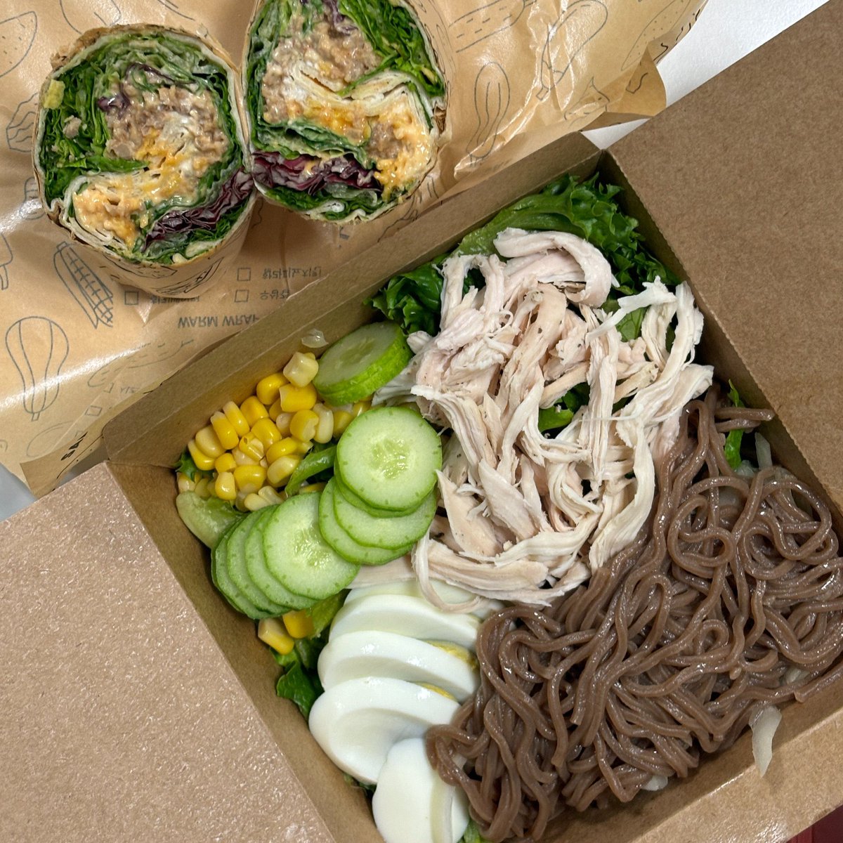 day3muk's tweet photo. 📍샐러디 
비빔메밀면 샐러디  

시켜먹는 샐러드중에 젤 맛있따.. 한끼뚝딱에 탄단지 분배 좋고 칼로리도 낮아서 살도안찜 그리고 맛도좋아 맛이 젤중요하자나 근데 맛있자나... 고추장 소스가 ㄹㅇ사기임 https://t.co/gSuSL8hdJ8