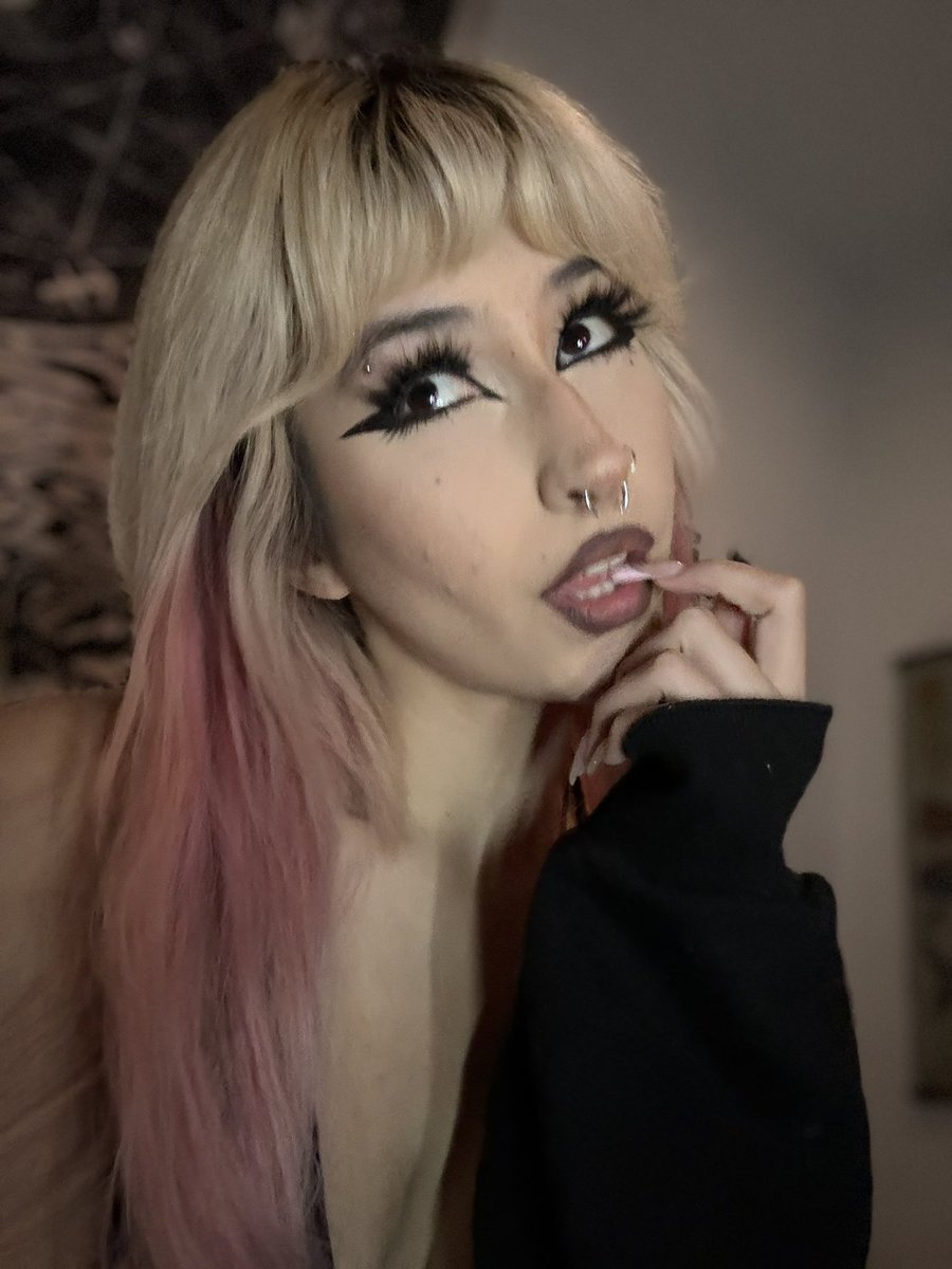 WheninRome113's tweet photo. Just a Cali livin’  𝕲𝖔𝖙𝖍 𝖌𝖔𝖉𝖉𝖊𝖘𝖘 with goals and EXPECTATIONS! ✨

I expect weekly tip goals to be hit! 🎱

I expect 100+ RT &amp; Likes! 🫀

I expect new follows daily 🩸

I expect gifts replies &amp; respect! 🦇

I expect surprises &amp; random sends! 🕷️

I reply to “menu” 🐦‍⬛ https://t.co/FIkWOOv331