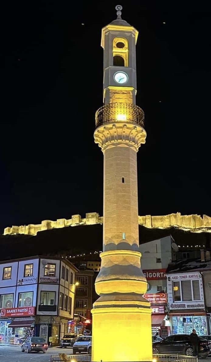 Bugün kahramanlar diyarı Bayburt'umuzun düşman işgalinden kurtuluşunun 106. yılı Kop savunmasında canlarını feda eden şehitlerimizi rahmetle anıyorum.
"Şen Olasan BAYBURT"