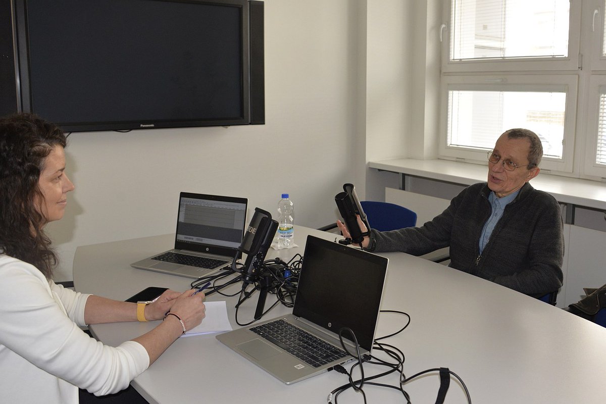 Co mají společného Apple a Evropská výzkumná rada? Myslí jinak. A posouvají tím svět vpřed. O české cestě k prestižním grantům ERC si v posledním díle našeho podcastu povídáme se Zdeňkem Strakošem z Matematicko-fyzikální fakulty Univerzity Karlovy.➡️tinyurl.com/2fjrkswz