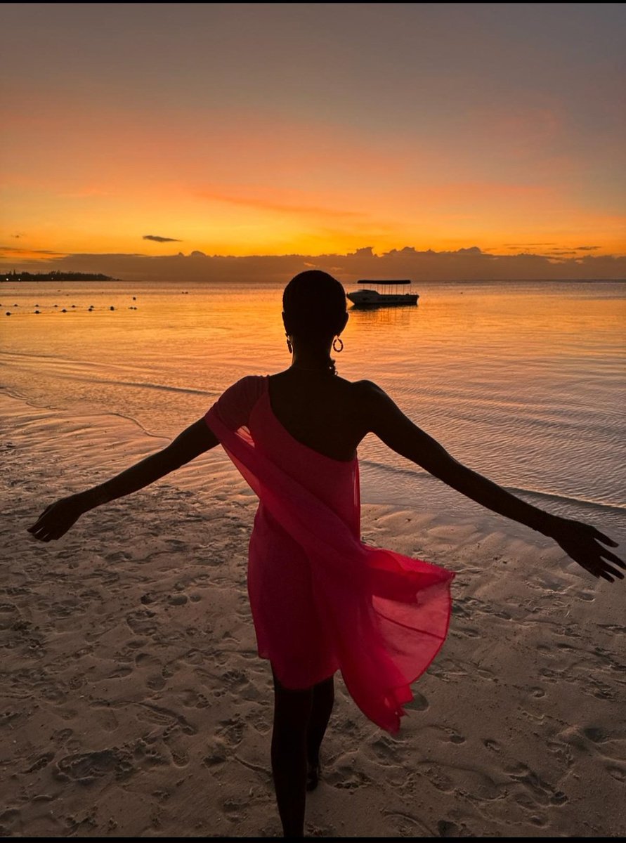 The end of my Mauritian work chapter: International Human Rights Symposium & Black Women challenging Racism in UK Legal System Healing Retreat ✨️ Thanking Prof Chris Stone, Akwe Amosu & my beautiful sis @TemiMwale for the opportunity to learn, connect & be❤️ God is good🙏🏿🙌🏿💓