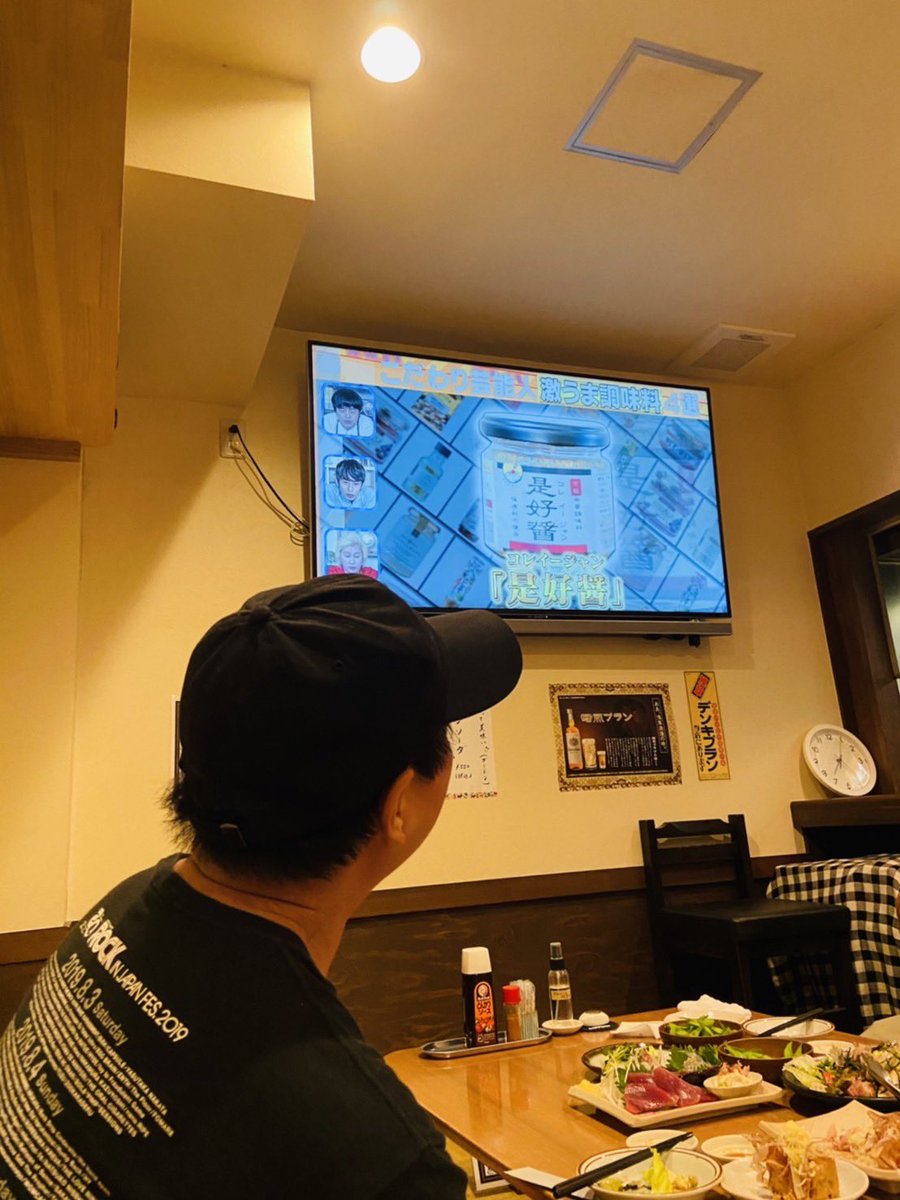 hao310's tweet photo. 中華屋がコロナ禍にラー油的オリジナル調味料を発売し、ランチで手売りしキッチンカーで県内を回りながら売り、地元のスーパーに並び、少しずつだけど北海道から九州まで取扱店様が出来て、茨城県水戸市から地道にクラフトシーズニング（手作り調味料）で全国展開を目指す物語
#コレイージャン 
#要約 https://t.co/EW4mL51Rp7