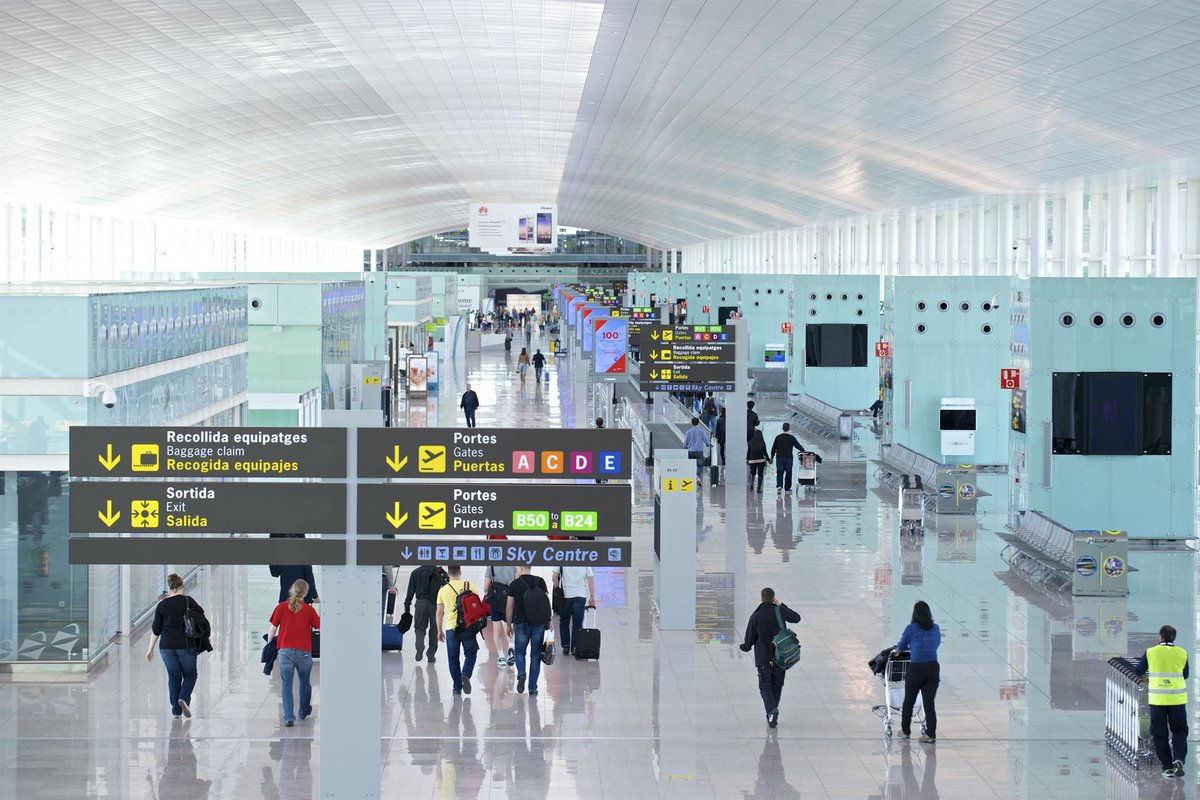 AgenttravelES's tweet photo. Transportes avisa que otros aeropuertos europeos atraerán el tráfico que El Prat no asuma ➡️https://t.co/6QxlTzgI6Q https://t.co/Pmefj7ETep