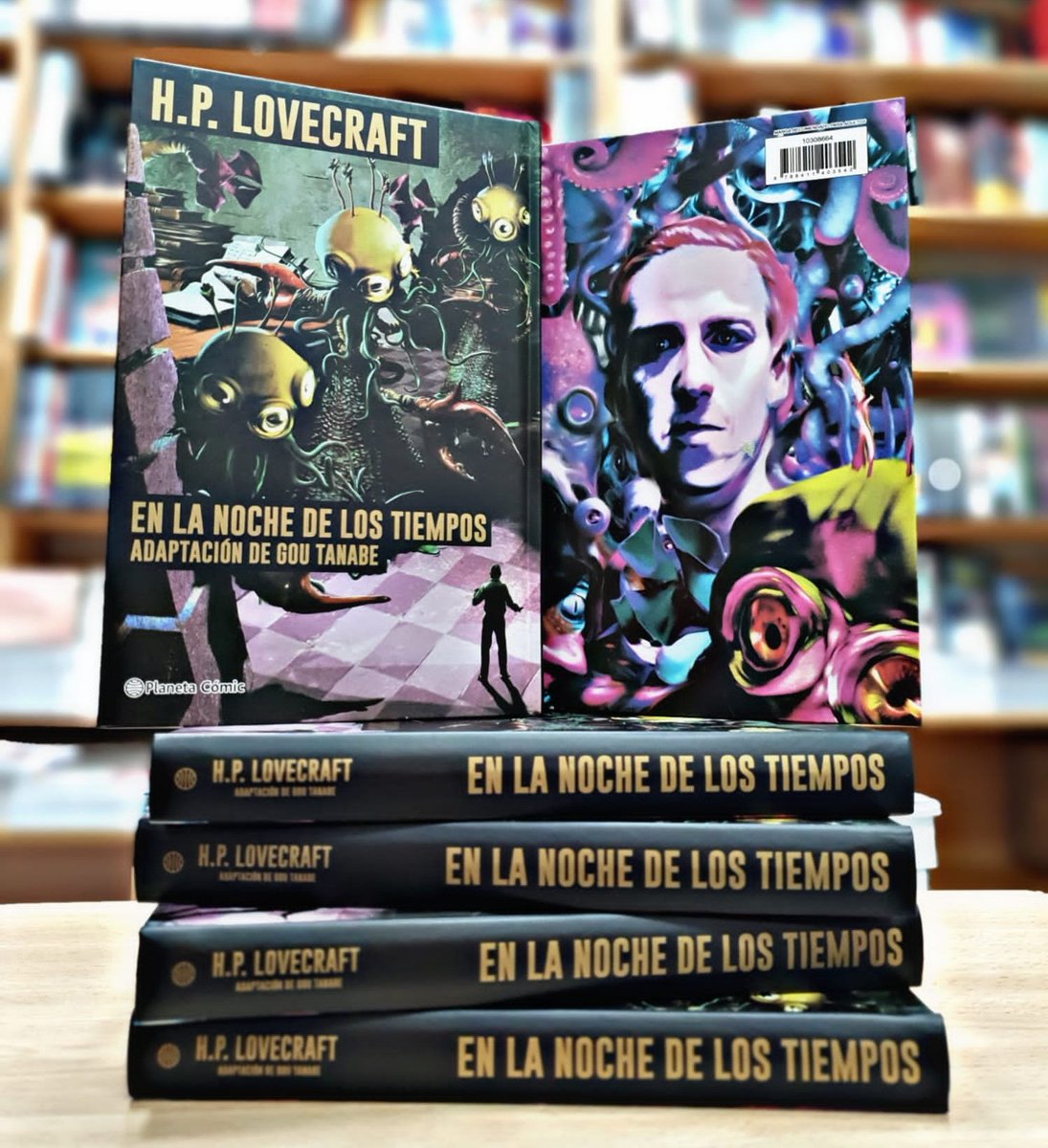 Los viajes al mundo de #Lovecraft de la mano de Gou Tanabe son increibles....una nueva entrega En la noche de los tiempos. Disfruta de la colección completa en nuestra librería. #comics #novelagrafica @PlanetadComic 💬